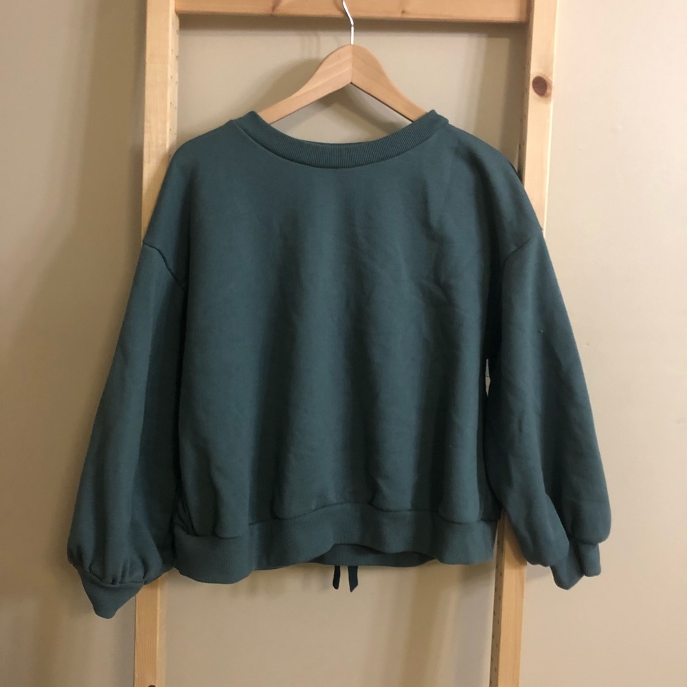 Very cute sweatshirt! With Ribbon